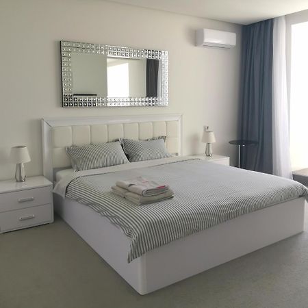 Stylish Riverside Apartments In Riviera Complex Mykolajiv Exteriör bild